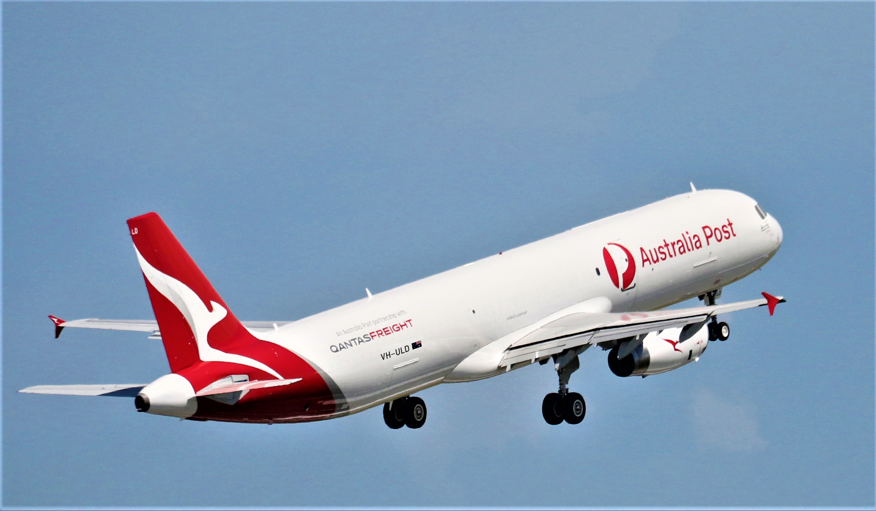 Vallair delivers the world’s first Airbus A321 freighter converted aircraft to launch operator Qantas Freight