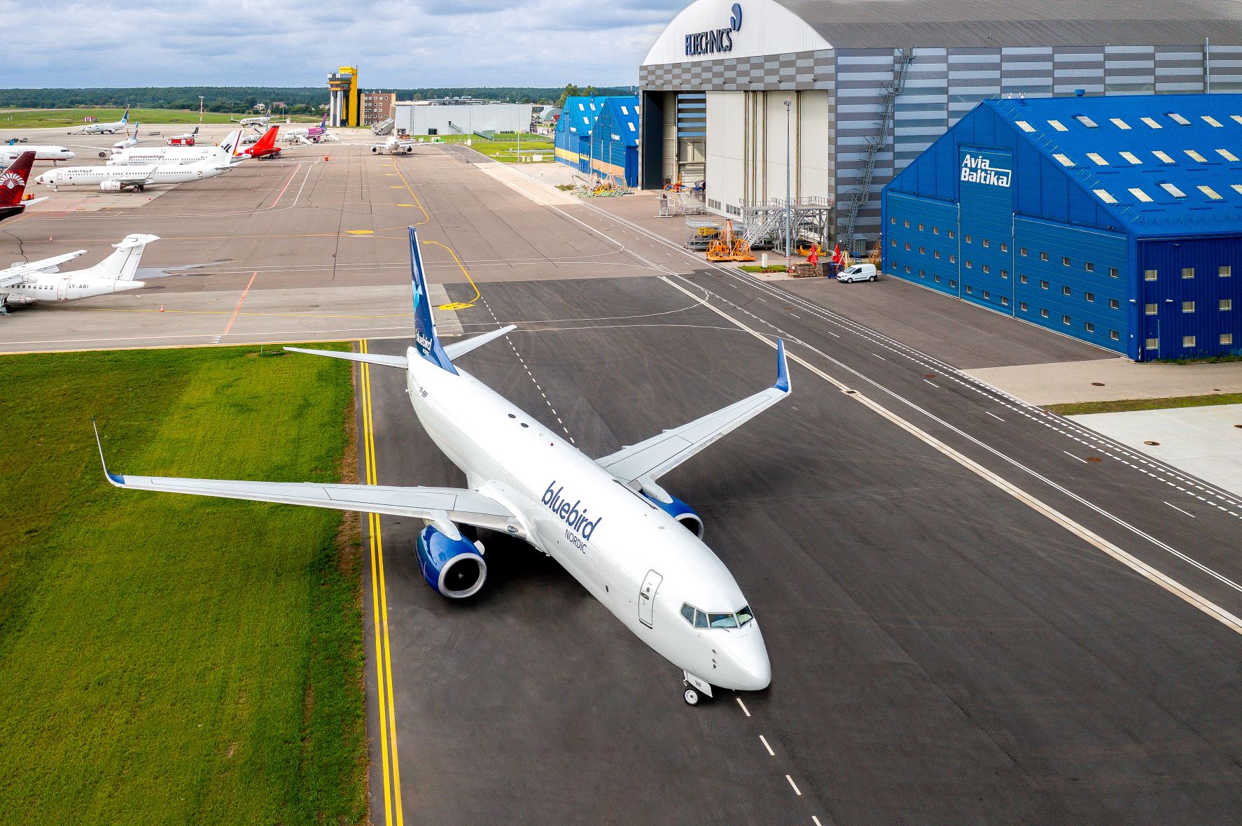 AviaAM Leasing delivers second B737-800 converted freighter to Bluebird Nordic