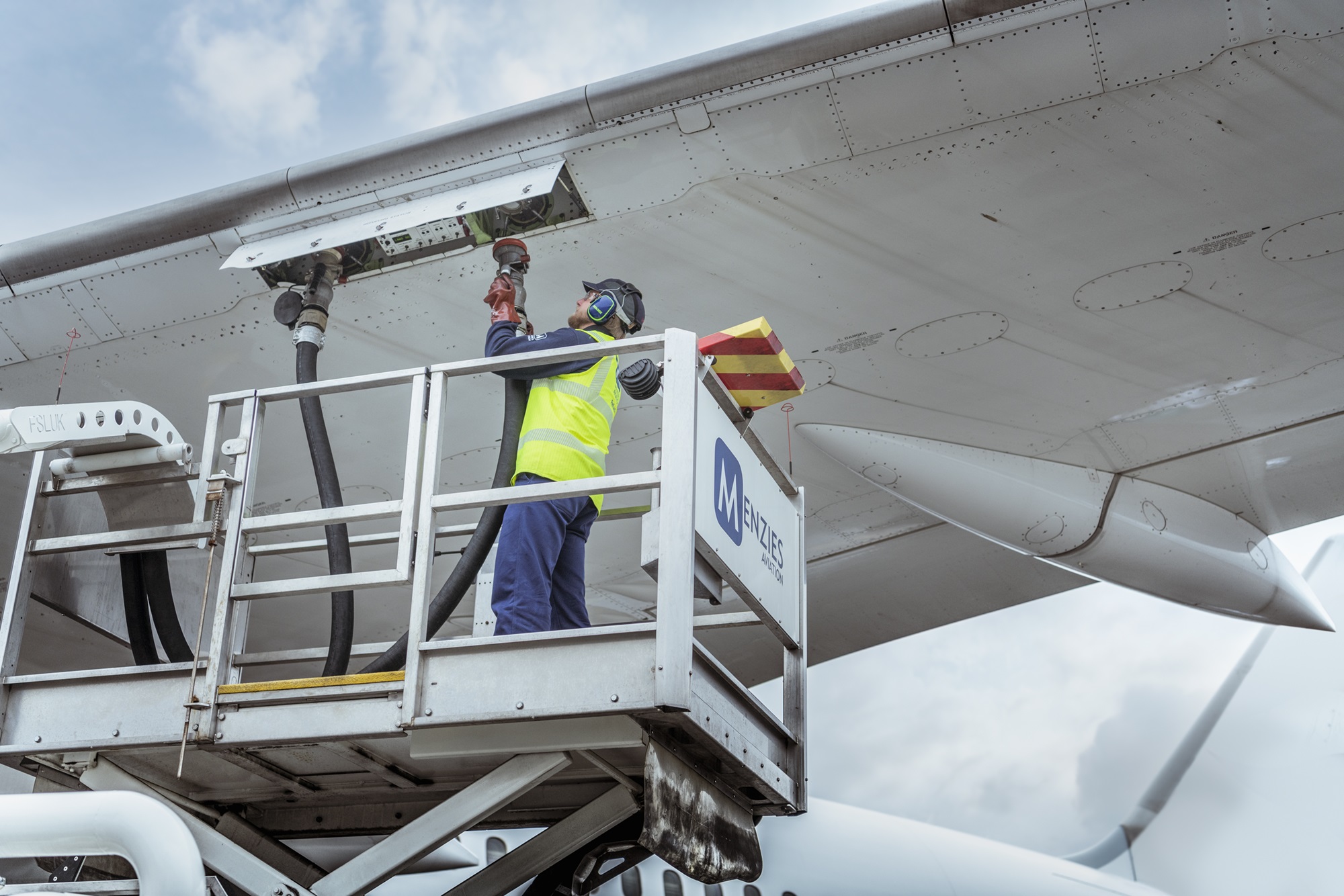 Menzies Aviation joins Clean Skies for Tomorrow to achieve carbon-neutral flying
