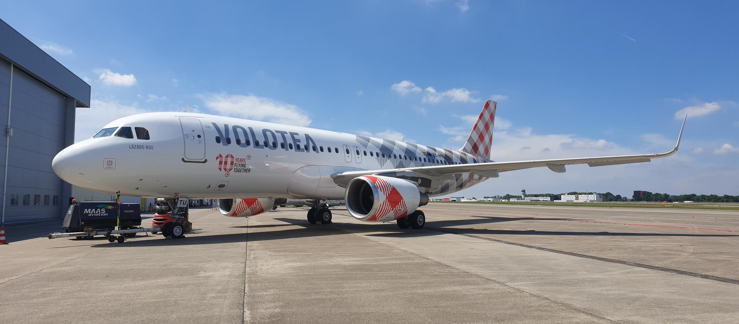AkzoNobel Coatings helps Volotea celebrate its 10th anniversary with bespoke livery
