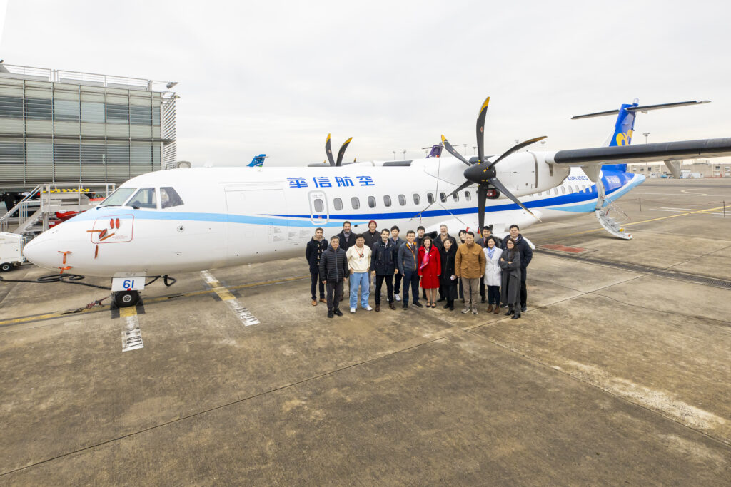Mandarin Airlines takes delivery of its first ATR 72-600